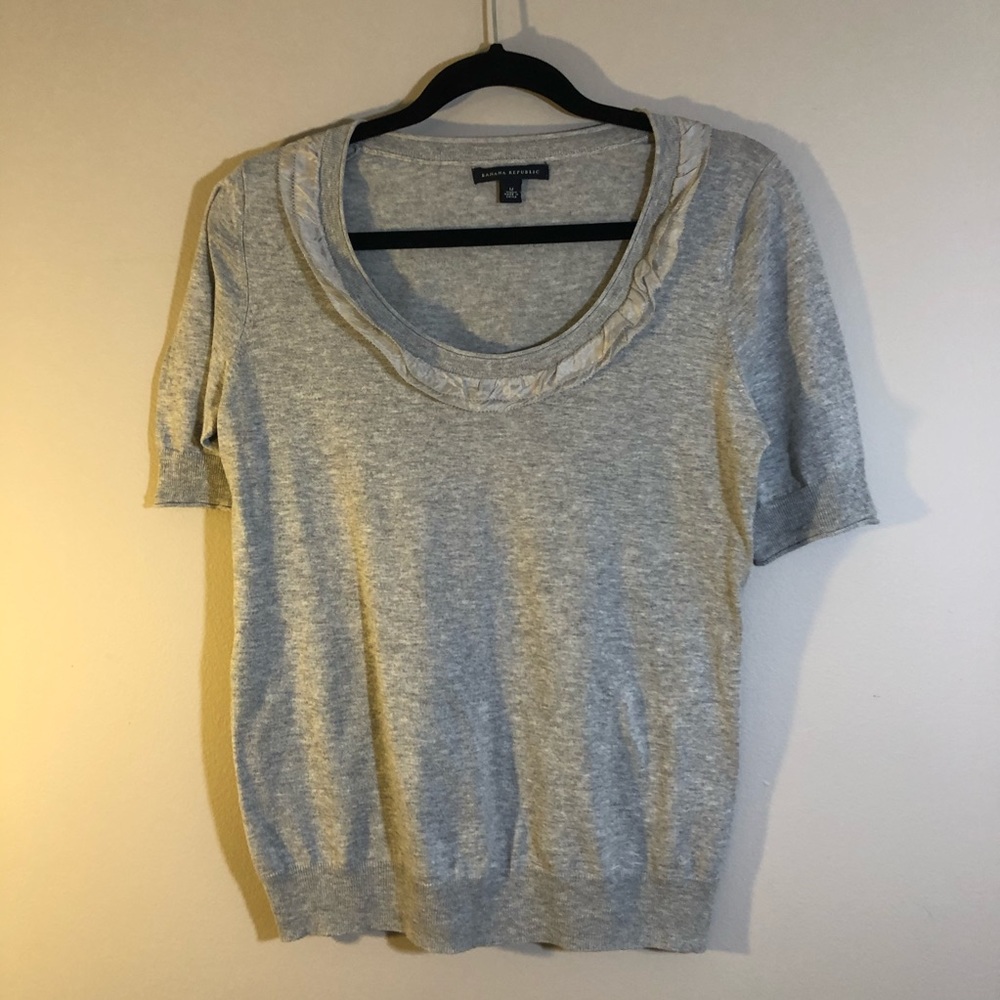 Banana Republic Grey Short Sleeve Light Sweater M